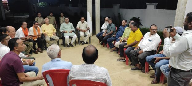 सोनौली बॉर्डर पर रात में अचानक पहुंचे विधायक ऋषि त्रिपाठी, तो जाने क्या हुआ