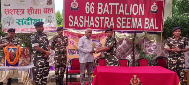 छात्राओं ने बांधी चेयरमैन और जवानों को राखी, लिया सीमा और समाज की सुरक्षा का संकल्प