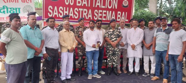 छात्राओं ने बांधी चेयरमैन और जवानों को राखी, लिया सीमा और समाज की सुरक्षा का संकल्प