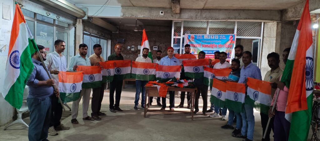 सोनौली में ‘हर घर तिरंगा’ अभियान की हुई शुरुआत, नगर पंचायत अध्यक्ष हबीब खान ने किया शुभारंभ