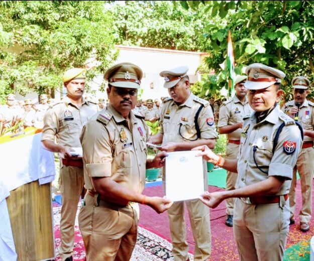 स्वतंत्रता दिवस पर श्यामदेउरवा, नौतनवा थाना अध्यक्ष सम्मानित