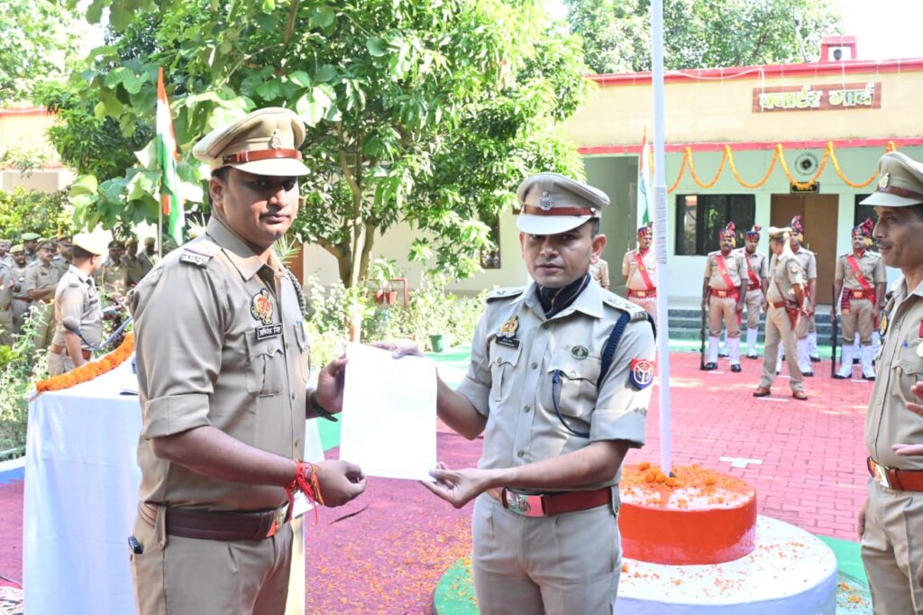 स्वतंत्रता दिवस पर श्यामदेउरवा, नौतनवा थाना अध्यक्ष सम्मानित
