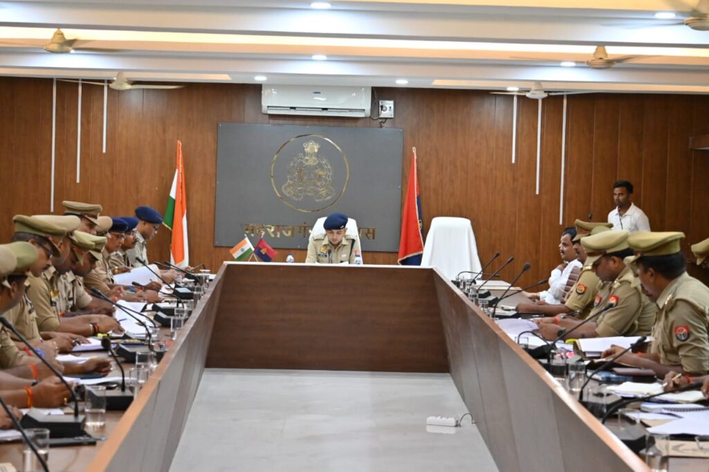 महराजगंज में मासिक अपराध गोष्ठी सम्पन्न, कानून व्यवस्था पर पुलिस अधीक्षक ने दिए सख्त निर्देश