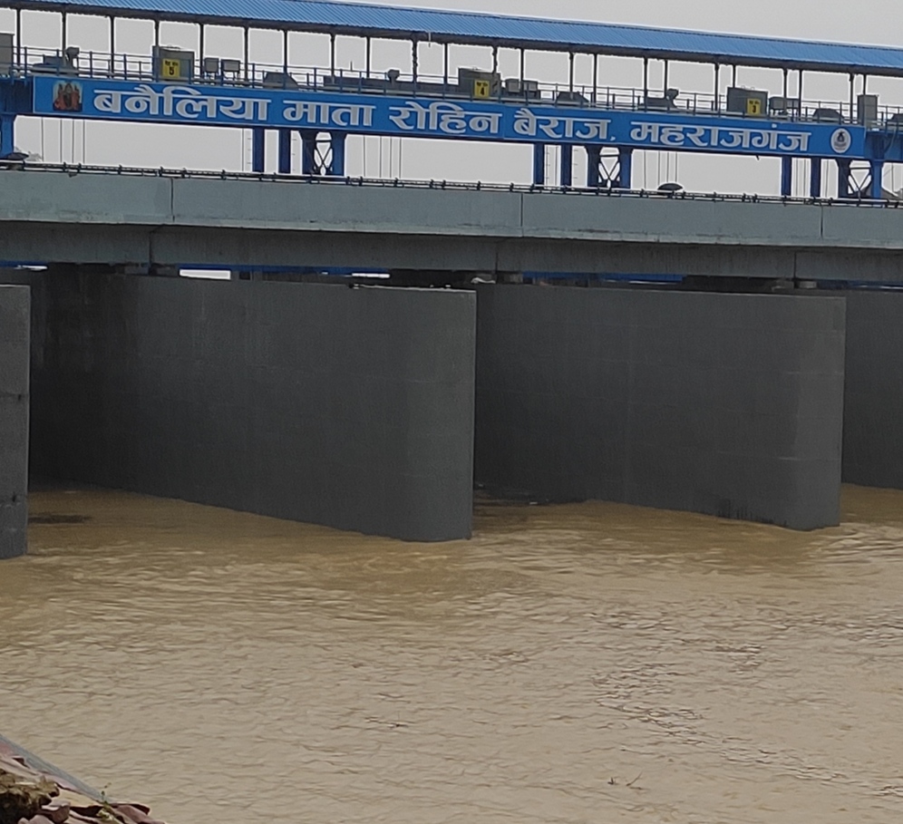 नेपाल में हो रही बारिश से भारतीय नदियों का जलस्तर बढा, महाराजगंज प्रशासन अलर्ट मोड में