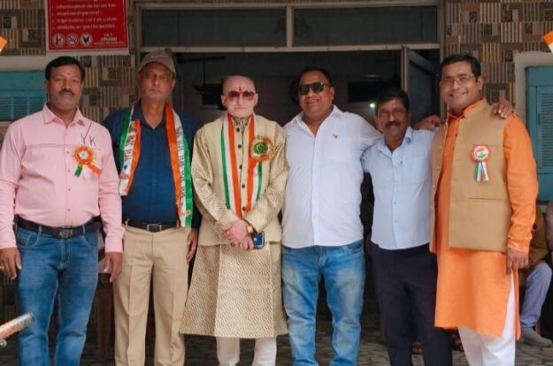 सरहद से गांव तक गूंजा आज़ादी का जश्न