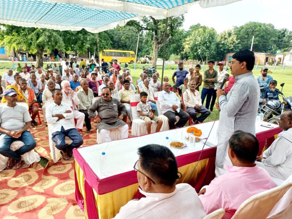 नौतनवा विधायक ने नईकोट में सुनीं जनसमस्याएं, अधिकारियों को दिए समाधान के निर्देश