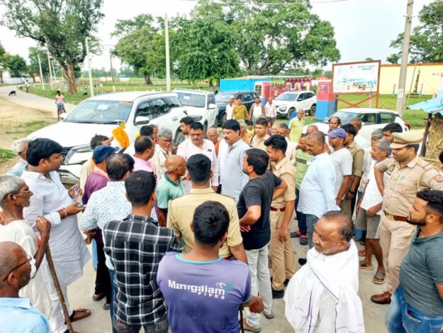 नौतनवा विधायक ने नईकोट में सुनीं जनसमस्याएं, अधिकारियों को दिए समाधान के निर्देश