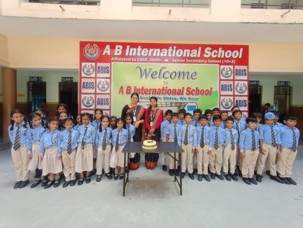 नौतनवा में ए.बी. इंटरनेशनल स्कूल ने मनाया टीचर्स डे का प्री-सेलिब्रेशन