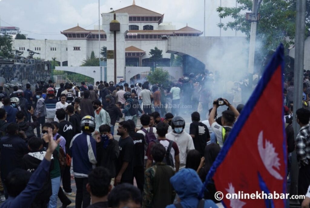 नेपाल: सोशल मीडिया बैन के खिलाफ भड़का जनजी आंदोलन: संसद में घुसे प्रदर्शनकारी, अब तक 6 की मौत