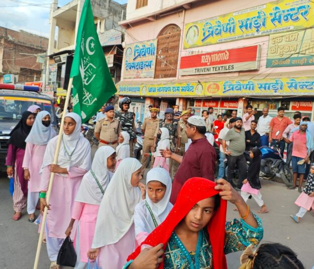 सोनौली में धूमधाम से मनाया गया ईद मिलादुन्नबी: विभिन्न स्थानों से निकला जुलूस-ए-मुहम्मदी