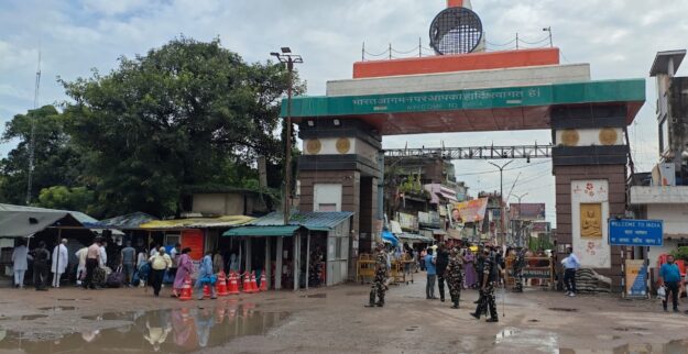 सोनौली बॉर्डर पर सतर्कता, नेपाली सीमा में कर्फ्यू जारी, सेना तैनात