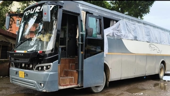 बनारस से पशुपतिनाथ दर्शन को गई भारतीय पर्यटकों की बस पर नेपाल में हमला, कई यात्री घायल