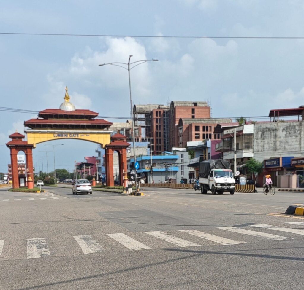 भैरहवा जल उठा, सन्नाटे में तब्दील हुआ शहर: तीन दिन बाद भी पसरा है खौफ"
