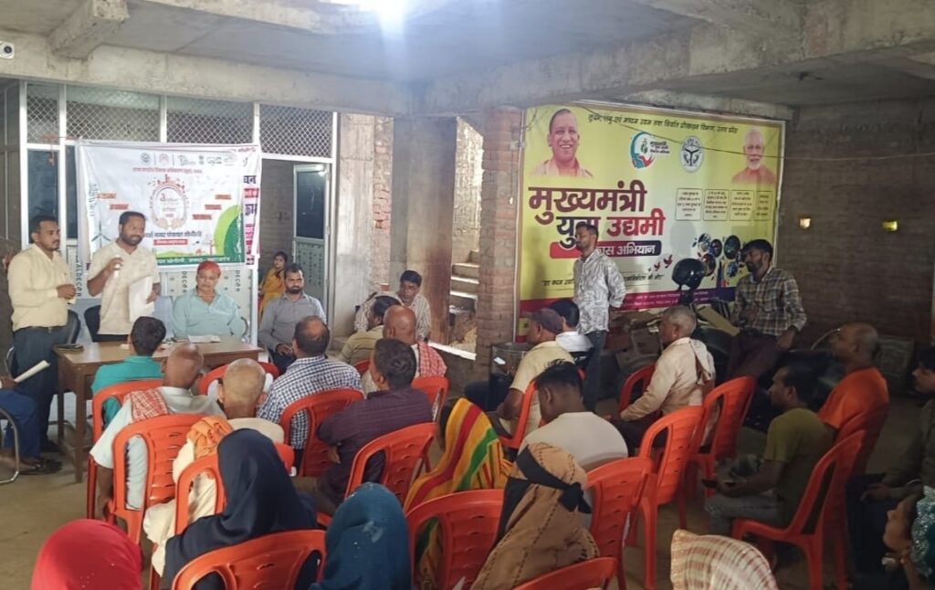 सोनौली में रेहड़ी-पटरी विक्रेताओं को स्वनिधि योजना तथा स्वच्छता का दिया गया प्रशिक्षण