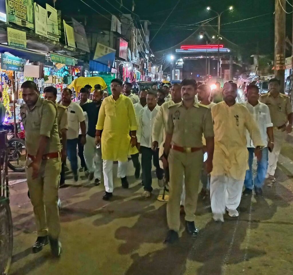 सोनौली: विधायक ऋषि त्रिपाठी का भव्य स्वागत, व्यापारियों से की नगर की समस्याओं पर चर्चा