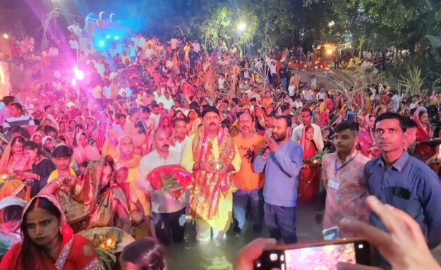 नौतनवा विधायक ऋषि त्रिपाठी ने छठ घाटों पर की पूजा-अर्चना,लोककल्याण की कामना