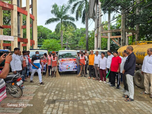 नौतनवा, दस्तक अभियान का भव्य शुभारंभ, अध्यक्ष बृजेश मणि ने दिखाई हरी झंडी