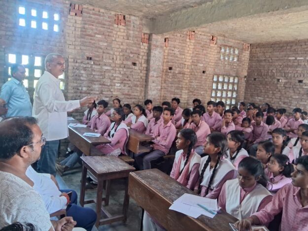 चेयरमैन नौतनवा ने बच्चों को सिखाया हाथ धोना, संचारी रोगों से बचाव का दिया मंत्र