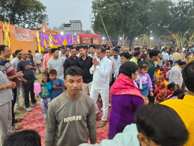 नौतनवा विधायक ऋषि त्रिपाठी ने छठ घाटों पर की पूजा-अर्चना,लोककल्याण की कामना