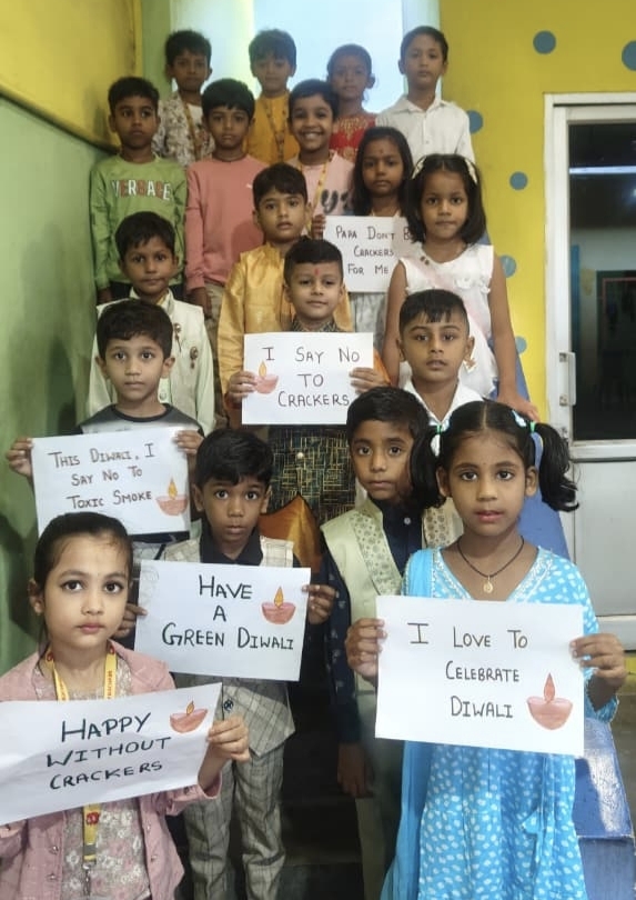 बचपन स्कूल नौतनवा में बच्चों ने मनाई इको-फ्रेंडली और सांस्कृतिक दीपावली