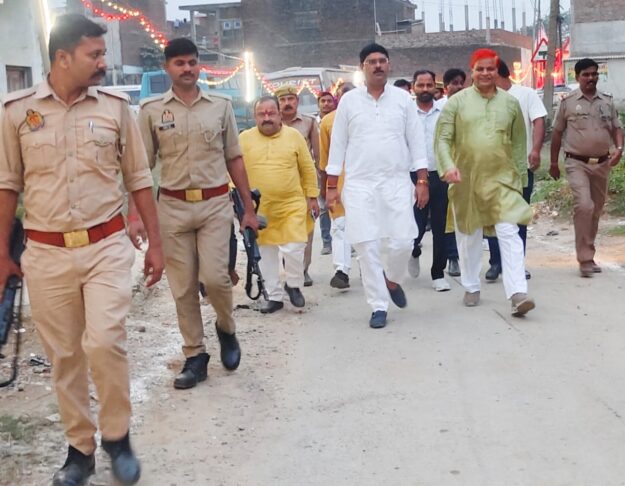 छठ घाटों पर विधायक और चेयरमैन ने ब्रती महिलाओं, श्रद्धालुओं का किया स्वागत