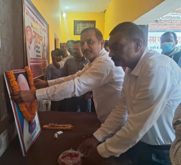 लौह पुरुष सरदार वल्लभभाई पटेल की जयंती, नौतनवा नगर पालिका में दी गयी श्रद्धांजलि