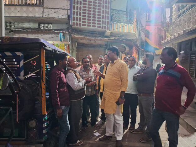 बालिका ने पूछा सवाल, विधायक ने दिया वादा, वार्ड की चंदा करेंगी सड़क-नाली का उद्घाटन