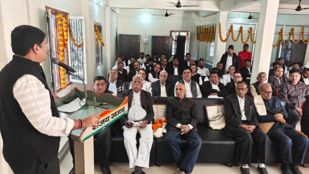 अधिवक्ता समाज का बौद्धिक स्तंभ — ऋषि त्रिपाठी, विधायक नौतनवा”