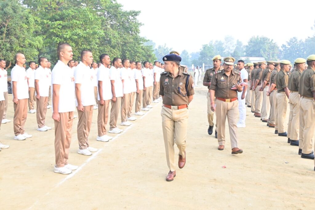 एसपी सोमेंद्र मीना ने पुलिस लाइन परेड का किया निरीक्षण
