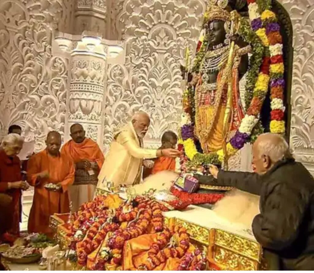 शिखर पर लहरा रहा रामराज्य का प्रतीक — पीएम मोदी आज करेंगे ध्वजारोहण