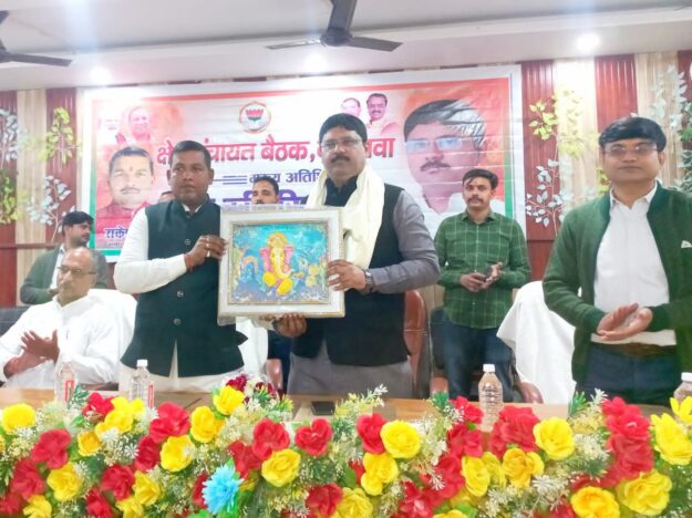 नौतनवा: क्षेत्र पंचायत की बैठक सम्पन्न, विधायक ऋषि त्रिपाठी ने विकास कार्यों पर की चर्चा