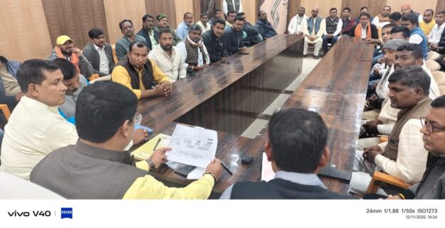 नौतनवां विधायक ऋषि त्रिपाठी ने मतदाता पुनरीक्षण कार्यशाला को किया संबोधित