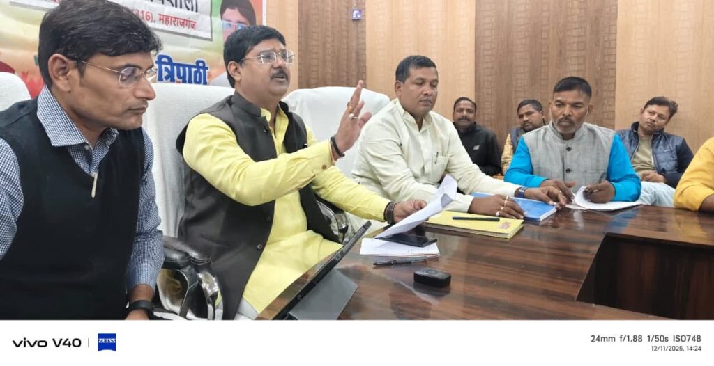 नौतनवां विधायक ऋषि त्रिपाठी ने मतदाता पुनरीक्षण कार्यशाला को किया संबोधित