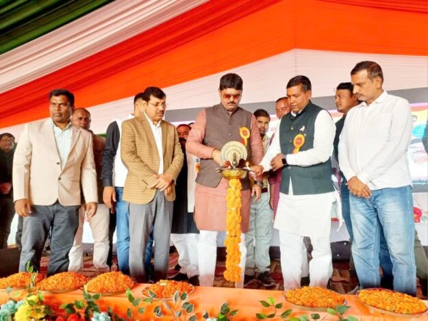 विधायक ऋषि त्रिपाठी की मौजूदगी में सम्पन्न हुआ सामूहिक विवाह