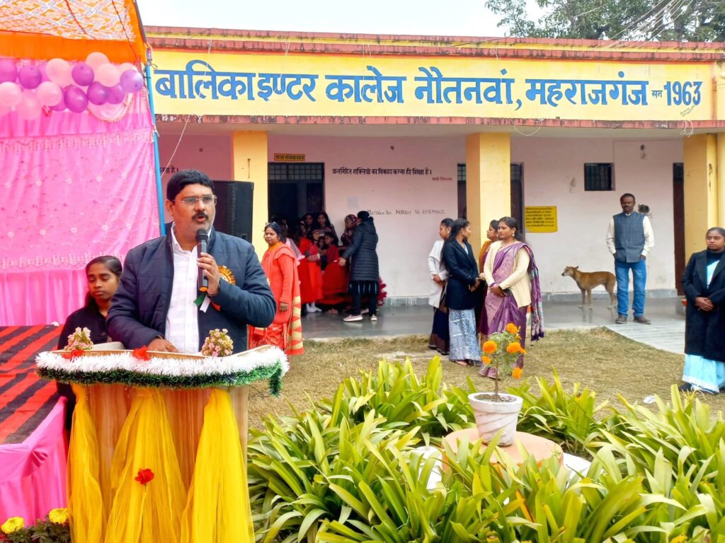 राजकीय बालिका इंटर कॉलेज नौतनवा: विधायक ने बढ़ाया छात्राओं का उत्साह, पुष्प वर्षा कर किया सम्मान