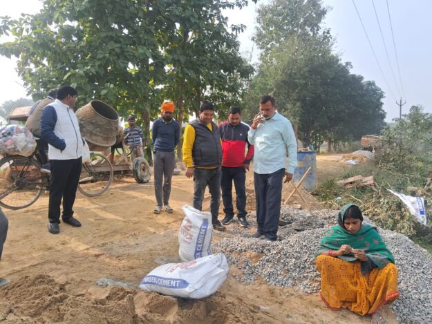 नौतनवा में विकास कार्यों की ज़मीनी पड़ताल: वार्ड में निर्माण गुणवत्ता पर सख्त हुए चेयरमैन
