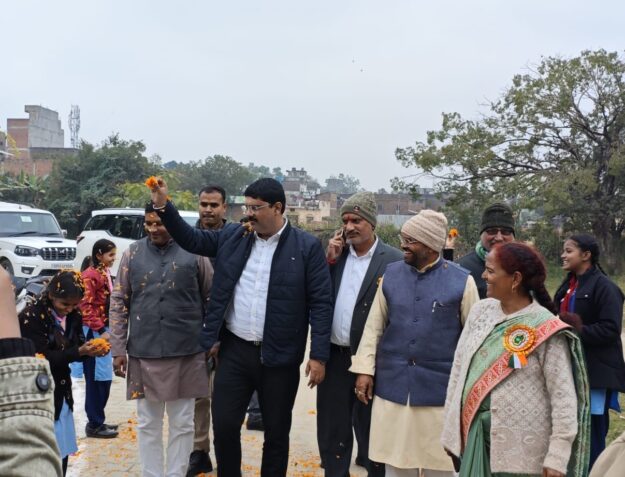 राजकीय बालिका इंटर कॉलेज नौतनवा: विधायक ने बढ़ाया छात्राओं का उत्साह, पुष्प वर्षा कर किया सम्मान 2 राजकीय बालिका इंटर कॉलेज नौतनवा: विधायक ने बढ़ाया छात्राओं का उत्साह, पुष्प वर्षा कर किया सम्मान