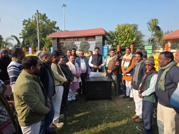 नववर्ष पर विधायक ने लक्ष्मीपुर,नौतनवा में कार्यकर्ताओं व नागरिकों से की मुलाक़ात