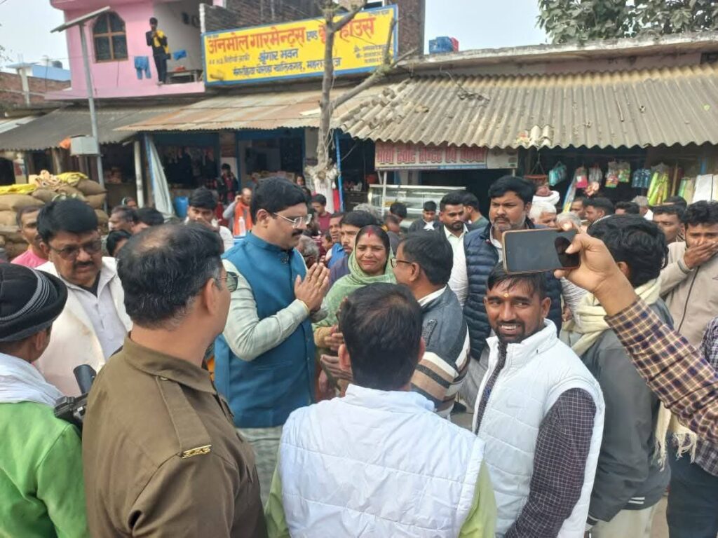 नौतनवा विधायक ने जन चौपाल में सुनीं समस्याएं, किए कंबल वितरित