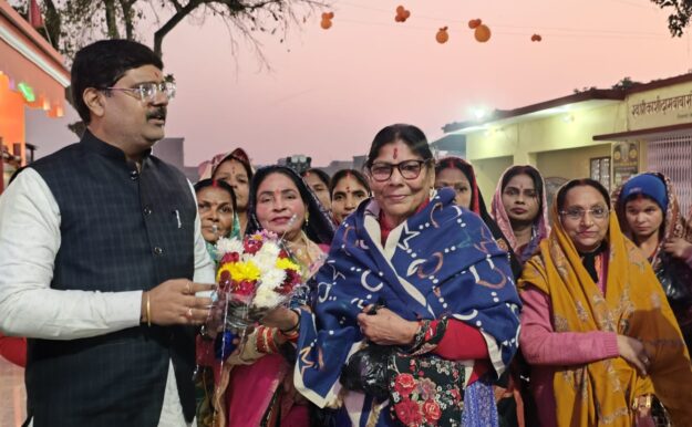 नववर्ष पर विधायक ने लक्ष्मीपुर,नौतनवा में कार्यकर्ताओं व नागरिकों से की मुलाक़ात