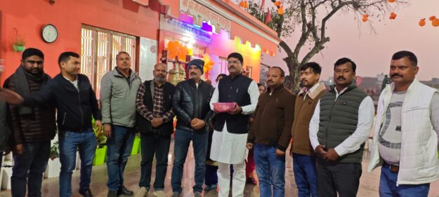 नववर्ष पर विधायक ने लक्ष्मीपुर,नौतनवा में कार्यकर्ताओं व नागरिकों से की मुलाक़ात