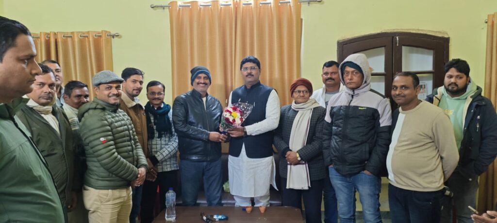 नववर्ष पर विधायक ने लक्ष्मीपुर,नौतनवा में कार्यकर्ताओं व नागरिकों से की मुलाक़ात