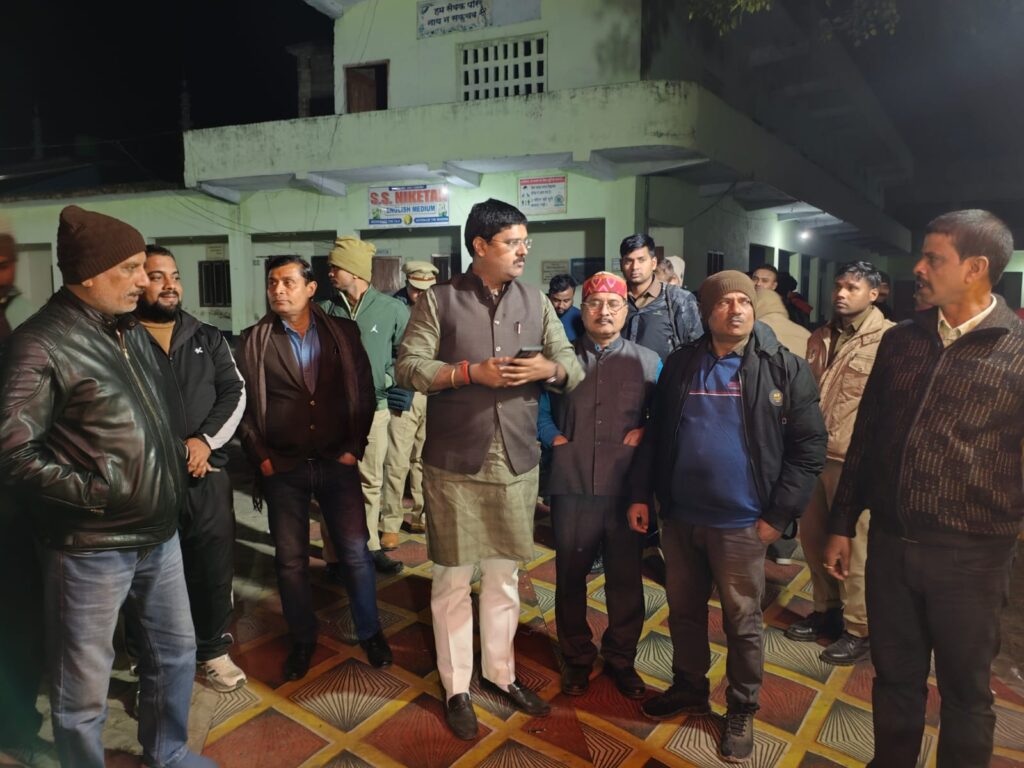 नौतनवा के हर सुख-दुख में विधायक ऋषि त्रिपाठी, देर रात तक जनसंपर्क बना चर्चा का विषय