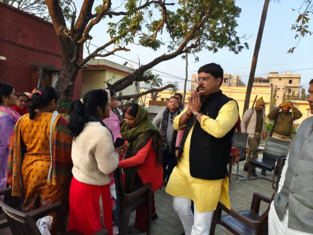 नौतनवा: एसआईआर कार्यों की प्रगति पर विधायक ऋषि त्रिपाठी ने की समीक्षा