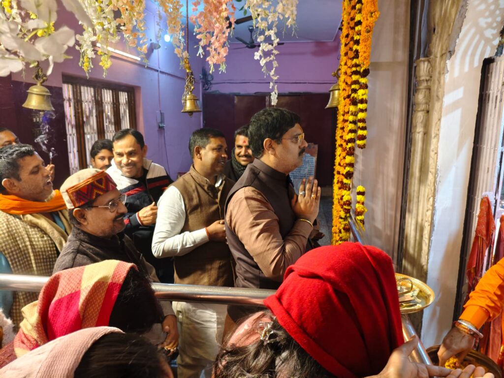 नौतनवा में मां बनैलिया का 35वां स्थापना दिवस, विधायक ऋषि त्रिपाठी ने की पूजा-अर्चना