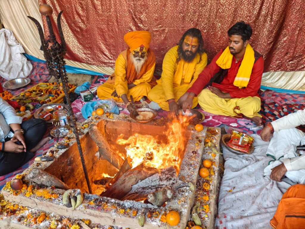 सोनौली में श्रद्धा व भक्ति के साथ राम कथा ज्ञान यज्ञ का हुआ शुभारंभ