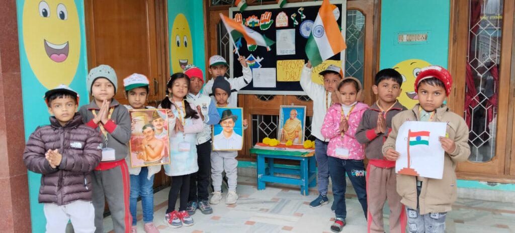 शहीद दिवस: बचपन स्कूल में नन्हे बच्चों ने दी श्रद्धांजलि, राष्ट्रपिता को किया याद