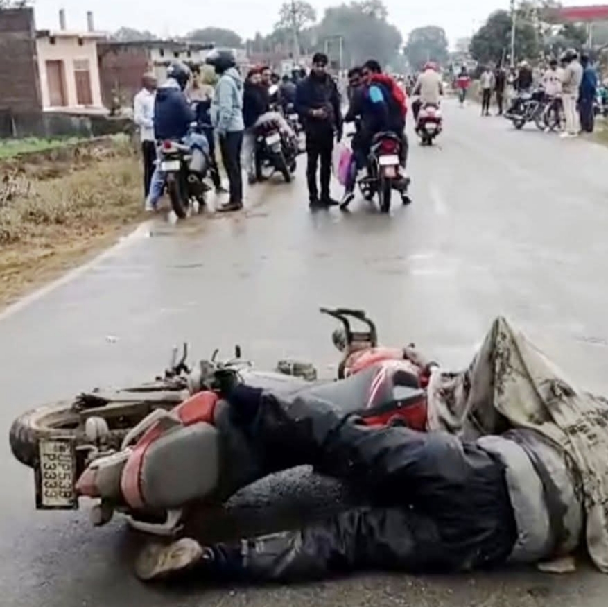 सोनौली: सेमरातर चौराहे पर बाइक–टेलर की भीषण टक्कर, युवक की मौत