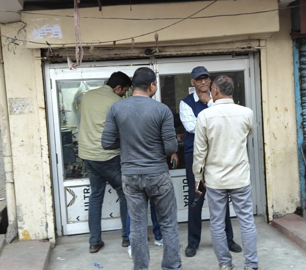 घंटाघर पर ‘GST सायरन’: नौतनवा में CA दफ्तर पर वाराणसी टीम का बड़ा छापा, करोड़ों के रिफंड खेल की जांच