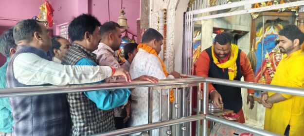 नौतनवा विधायक ऋषि त्रिपाठी के 44वें जन्मदिन पर फल वितरण, समर्थकों में उत्साह